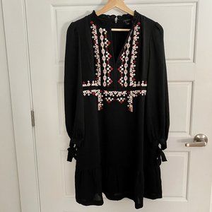 ANN TAYLOR Black Tie Sleeve Split Neck Embroidered Dress | Size 2